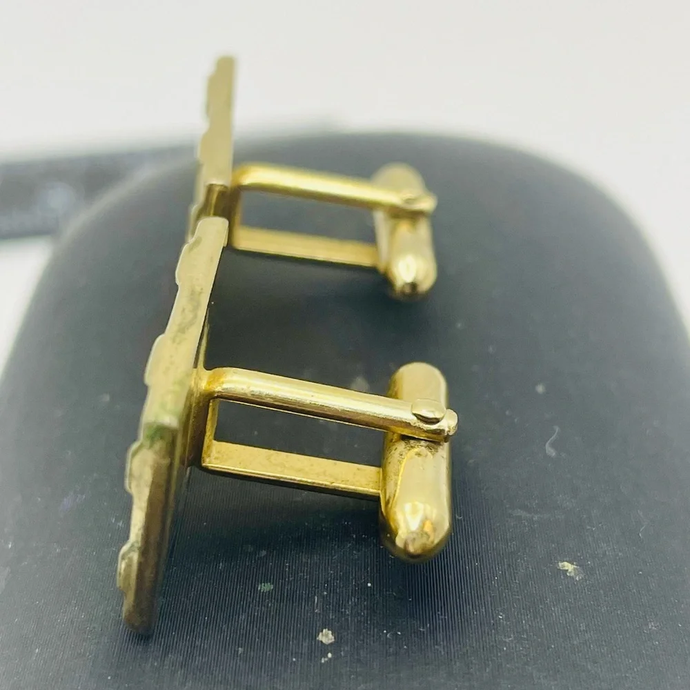 SWANK Vintage Gold Tone Diagonal Stripe Rectangular Cuff Links